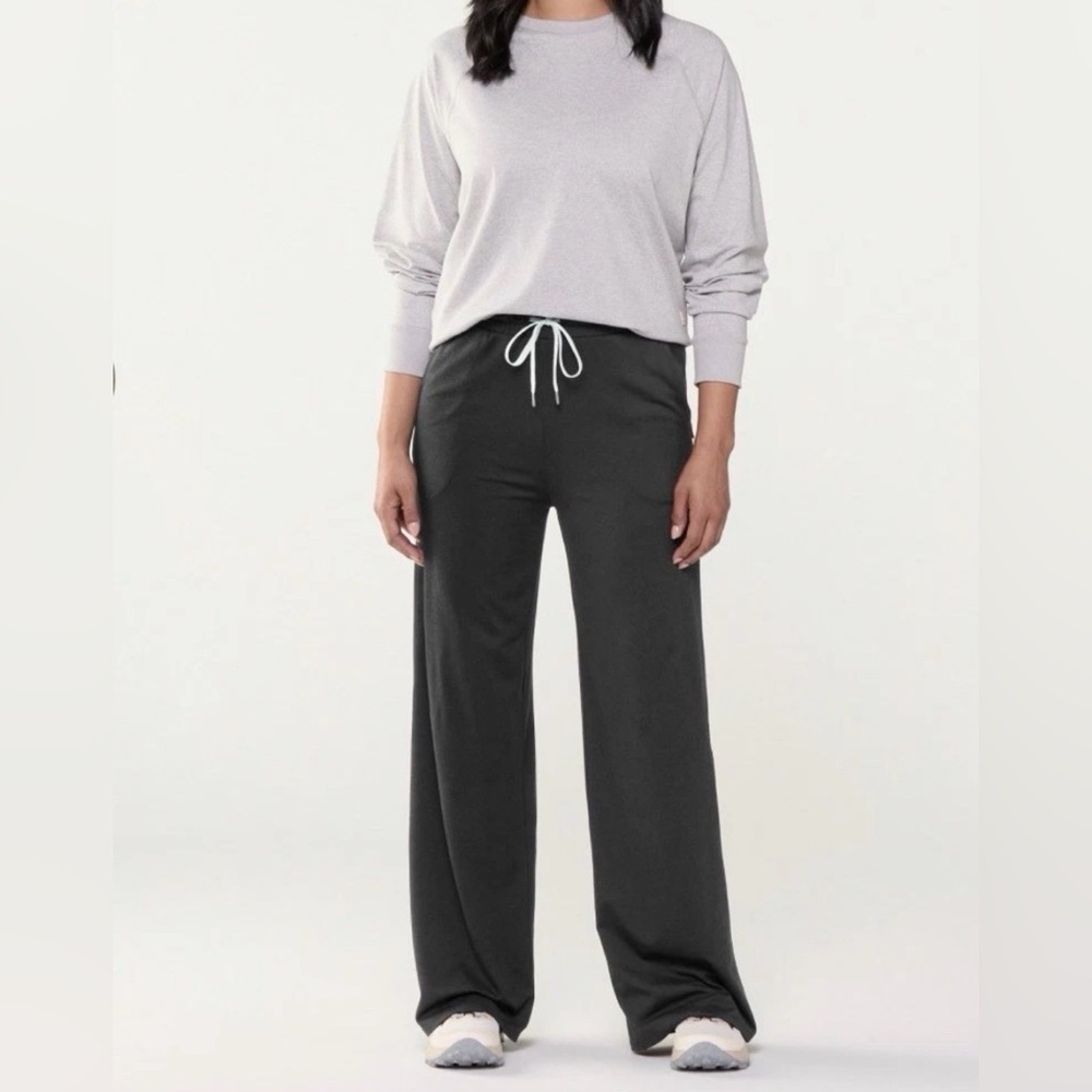 Vuori Halo Essential Wide Leg Pants Women's Size Medium Heather Grey - Picture 8 of 9